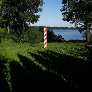 Un marqueur de la frontière polonaise dans la région de Suwalki. [Reuters - Kacper Pempel]