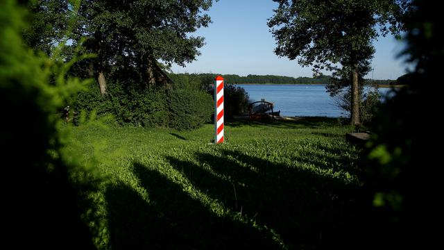 Un marqueur de la frontière polonaise dans la région de Suwalki. [Reuters - Kacper Pempel]