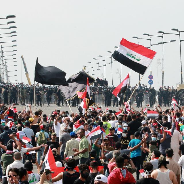 Des manifestants dans le centre de Bagdad. [Keystone - EPA/Ahmed Jalili]