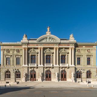 La façade du Grand Théâtre, à Genève. [Fabien Bergerat]