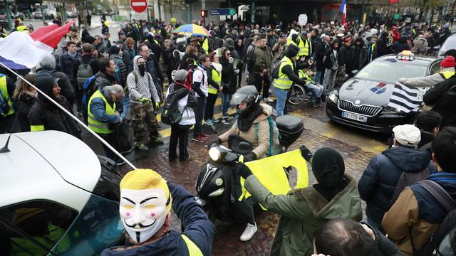 Tensions à Paris une année après le début des gilets jaunes. [EPA/ Keystone - Christophe Petit Tesson]