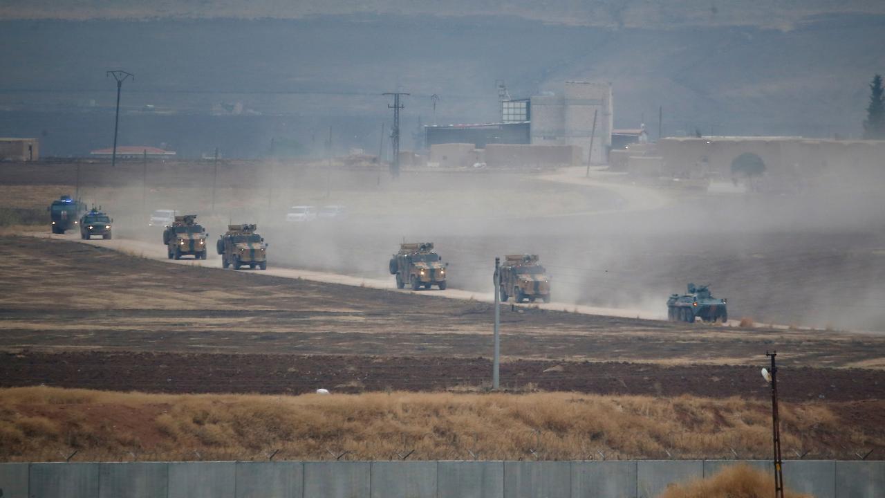 Les véhicules blindés russes et turcs en patrouille dans le nord-est de la Syrie. [Keystone - Kemal Aslan]