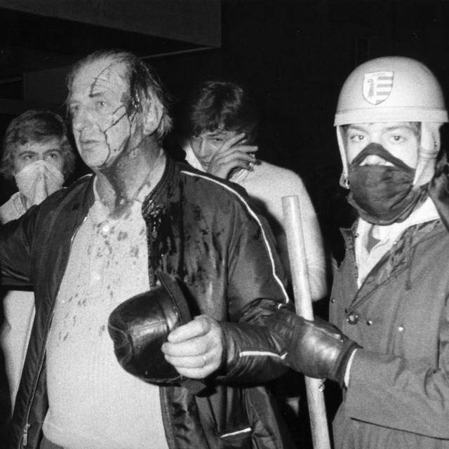 Dans la nuit du 7 au 8 septembre 1975, des émeutes éclatent entre autonomistes et grenadiers bernois. [Keystone]