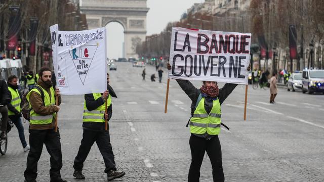 Peut-on vraiment faire pression sur l'Etat via les banques en retirant son épargne? [AFP - Zakaria Abdelkafi]