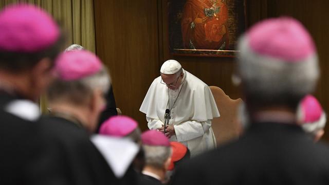 Le pape durcit la réponse de l'Eglise face aux abus sexuels en son sein. [AP/Keystone - Vincenzo Pinto]