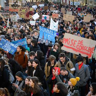 Depuis plusieurs mois, les jeunes sont en première ligne pour alerter les politiques et l'opinion publique sur les effets du réchauffement climatique (ici le 18 janvier 2019 à Lausanne). [AFP - Fabrice Coffrini]