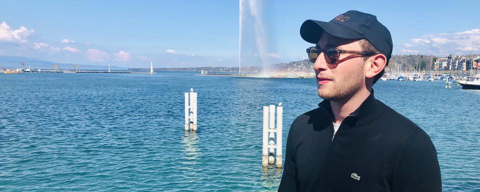 Kacey Mottet Klein devant le jet d'eau de Genève. [RTS - Karine Vasarino]