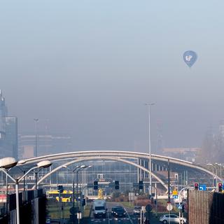 epa06332669 A research air balloon flies over the city of Katowice, Poland, 16 November 2017. The University Atmospheric Control Laboratories (ULKA) of the University of Silesia in Katowice will try to gather information about the atmosphere conditions at different altitudes above the ground. According to alerts the permissible amounts of the concentration of PM10 particles were exceeded by 500 percent and of PM2,5 by 900 percent in Katowice. EPA/ANDRZEJ GRYGIEL POLAND OUT [EPA - Andrzej Grygiel]