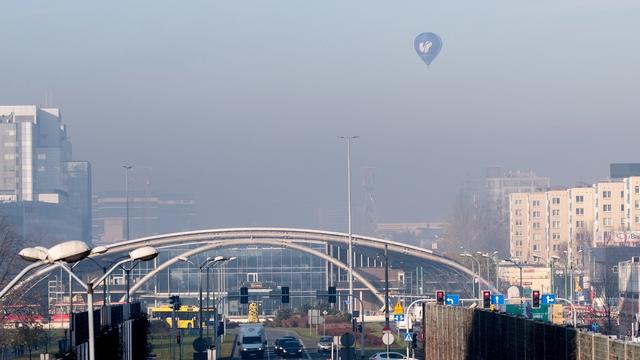 epa06332669 A research air balloon flies over the city of Katowice, Poland, 16 November 2017. The University Atmospheric Control Laboratories (ULKA) of the University of Silesia in Katowice will try to gather information about the atmosphere conditions at different altitudes above the ground. According to alerts the permissible amounts of the concentration of PM10 particles were exceeded by 500 percent and of PM2,5 by 900 percent in Katowice. EPA/ANDRZEJ GRYGIEL POLAND OUT [EPA - Andrzej Grygiel]