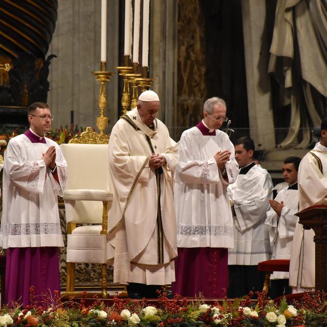 Le pape François (centre) lors de son homélie de Noël, ce 24 décembre 2019 à Rome. [Anadolu Agency - Baris Seckin]