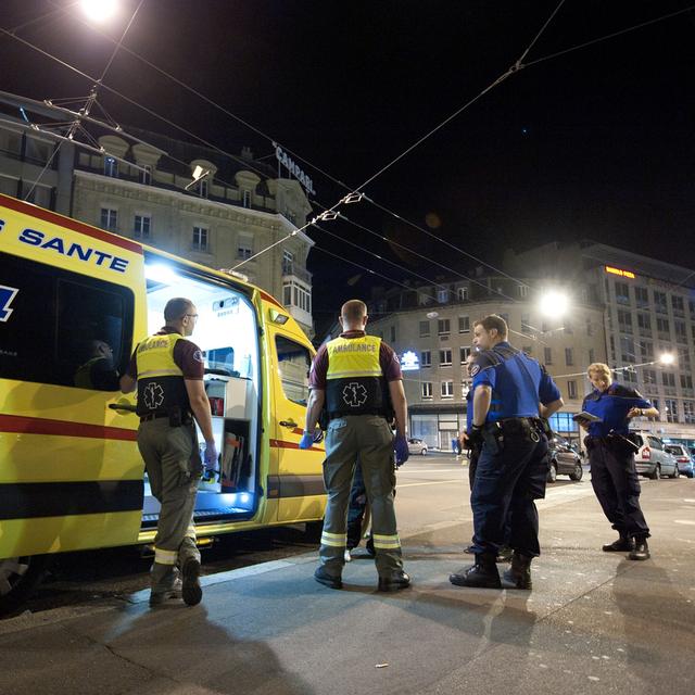 Une ambulance en intervention à Lausanne. [Keystone - Dominic Favre]