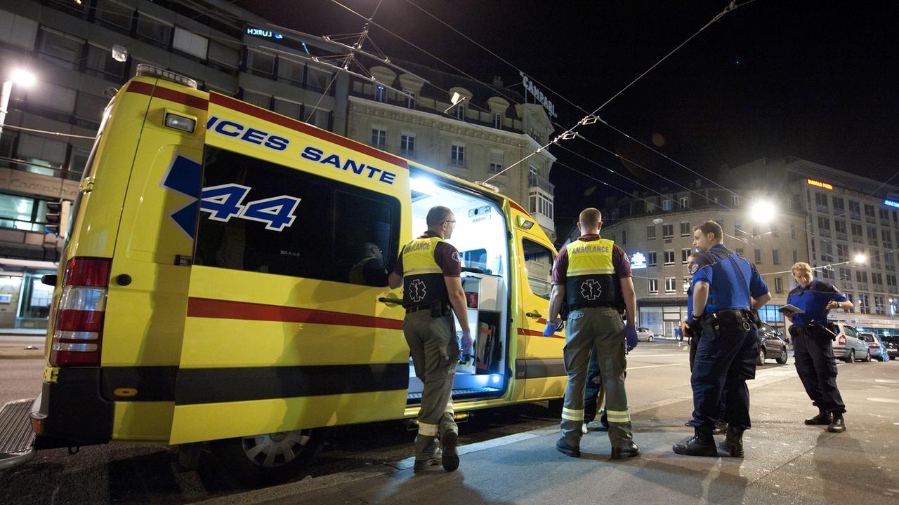 Une ambulance en intervention à Lausanne. [Keystone - Dominic Favre]