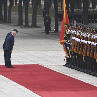Le président de la Confédération Ueli Maurer et le président chinois Xi Jinping à Pékin. [Keystone/Kyodo News via AP - Madoka Ikegami]