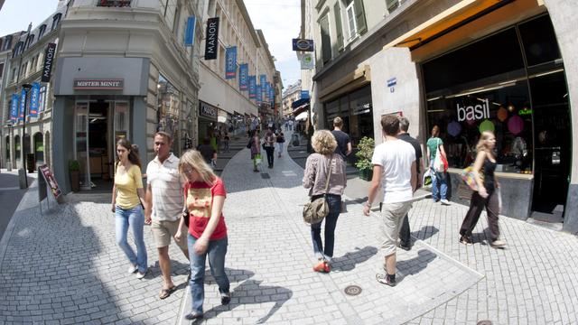 Une rue commerçante à Lausanne. [Keystone - Laurent Gillieron]