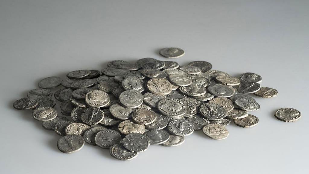 Le trésor est constitué de 293 pièces en argent. [Archäologie Baselland]