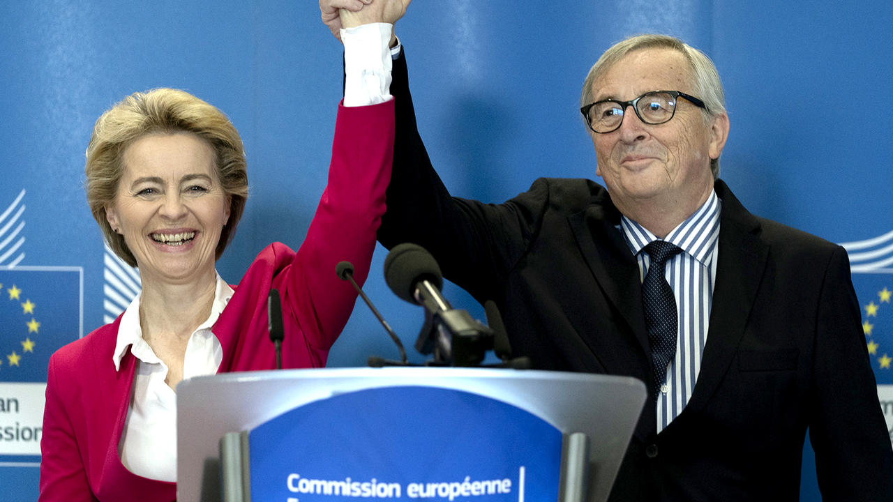 Ursula von der Leyen et Jean-Claude Juncker à Bruxelles, mardi 03.12.2019. [Pool/AP/Keystone - Kenzo Tribouillard]