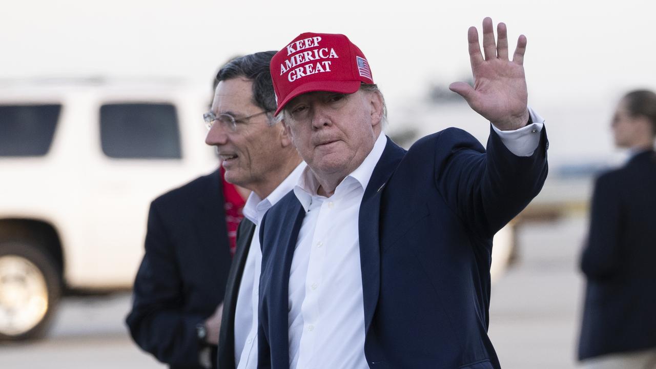 Donald Trump sur lée tarmac de laéroport de Palm Beach, en Floride, ce 29 novembre 2019. [AP Photo - Alex Brandon)]