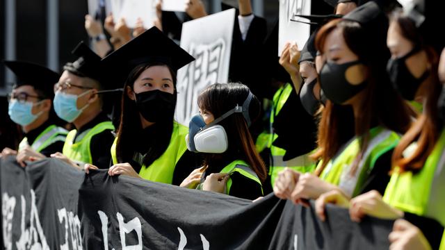 L'interdiction du port du masque décidée en octobre par l'exécutif hongkongais pour tenter de désamorcer la contestation pro-démocratie a été jugée anticonstitutionnelle par la Haute cour. [Reuters - Kim Kyung-Hoon]