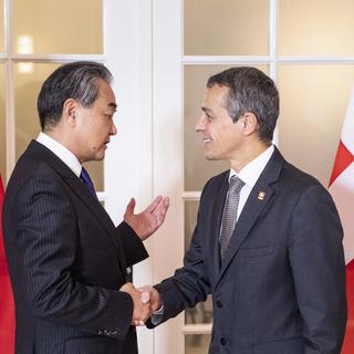 Le ministre chinois des affaires étrangères à rencontrer Ignazio Cassis à Berne. [Keystone - Alessandro della Valle]