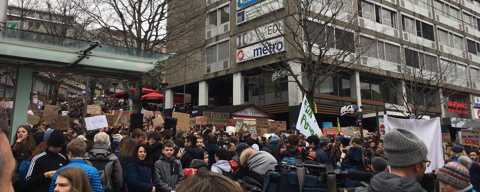 Manifestation pour le climat à Lausanne le 15 mars 2018. [RTS - Sarah Clément]