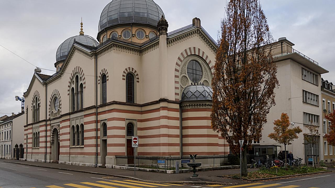 Les synagogues, comme ici celle de Bâle, pourraient être protégées (image d'illustration). [Keystone - Georgios Kefalas]