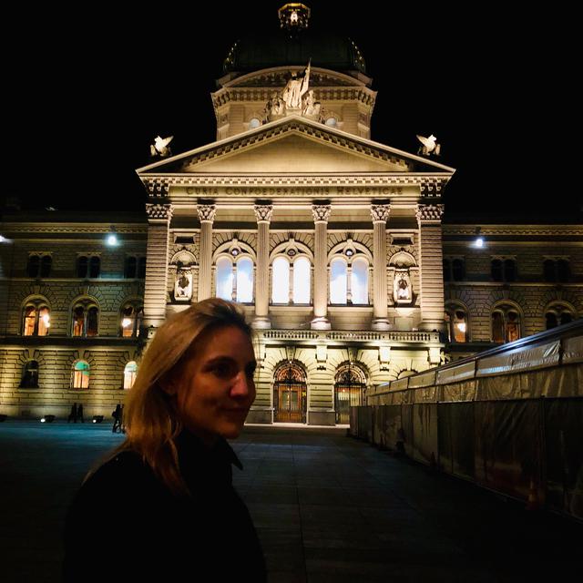 Céline Amaudruz sur la Place fédérale. [RTS - Karine Vasarino]