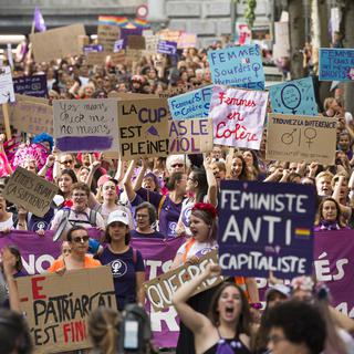 Le grand cortège de la grève des femmes à Lausanne, le 14 juin 2019. [Keystone - Jean-Christophe Bott]