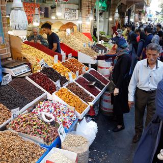 Les Iraniennes et Iraniens souffrent des sanctions économiques américaines contre leur pays. [EPA/Keystone - Abedin Taherkenareh]