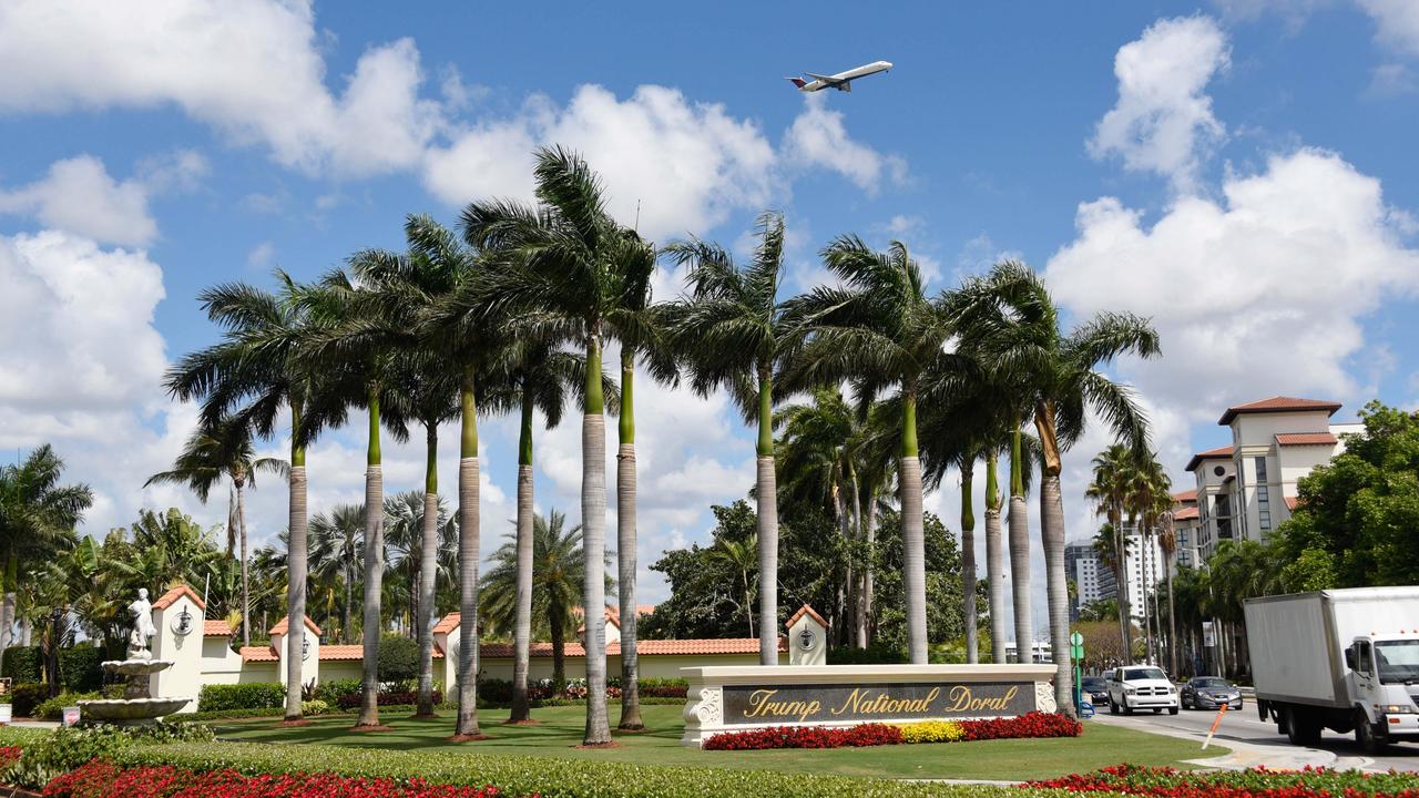 L'entrée du Trump National Doral à Miami, en Floride. Pour le président américain, c'est "le meilleur endroit" parmi une douzaine possibles où accueillir le prochain G7. [afp - Michele Eve Sandberg]