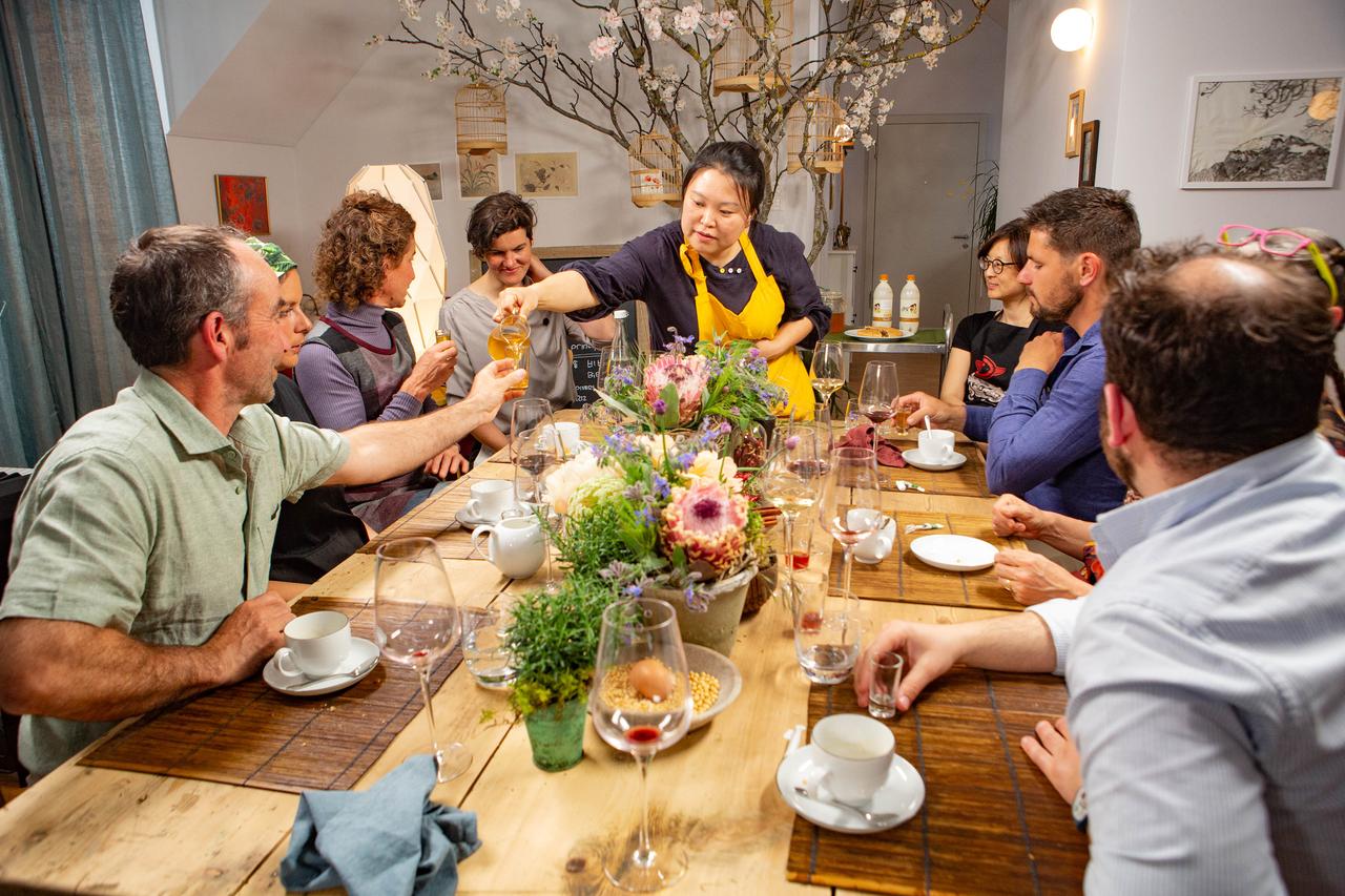 Cuisine de chez nous - Chez madame Min jung Kim, à Coinsins (VD). [RTS - Anne Kearney]