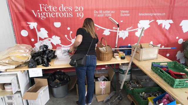 La vente du matériel de la Fête des vignerons s'est déroulée à Aigle. [Keystone - Laurent Gillieron]