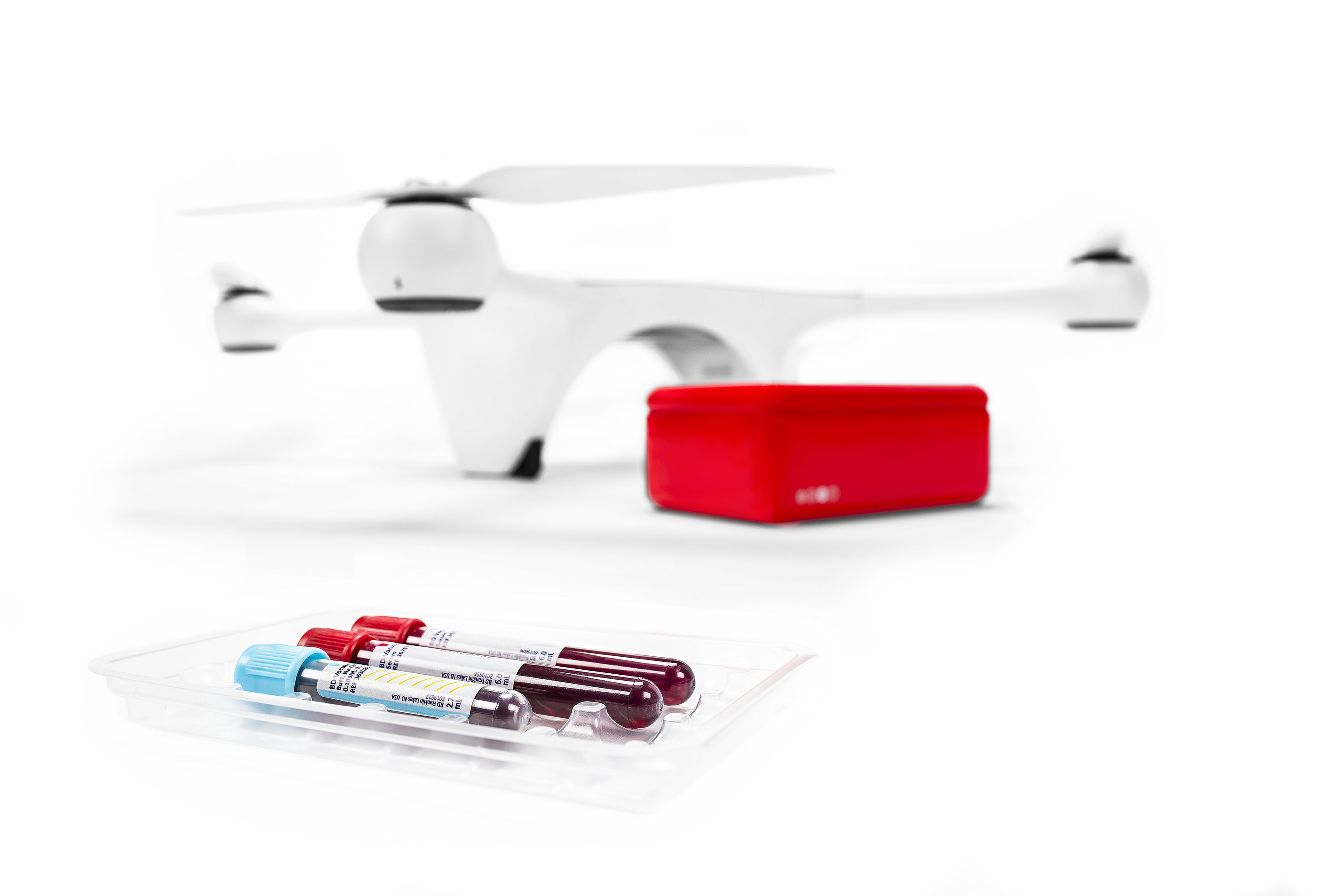 Des drones sont utilisés pour le transport d'échantillons médicaux, comme par exemple du sang. [Matternet]