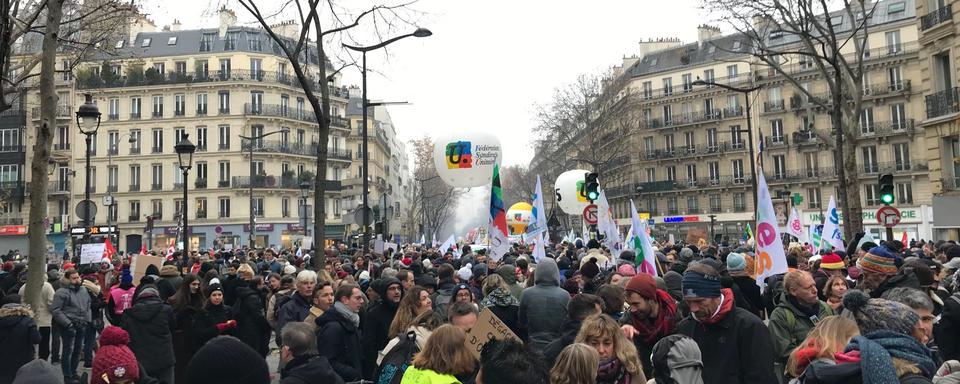 Mobilisation massive en France contre la réforme des retraites. [RTS - Alexandre Habay]