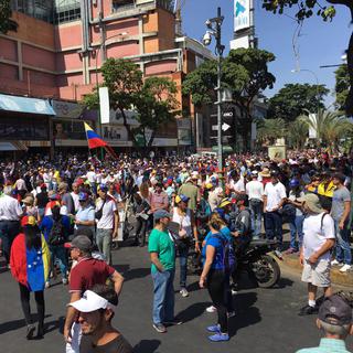 Des milliers de manifestants sont descendus dans les rues de Caracas. [RTS - Anouk Henry]