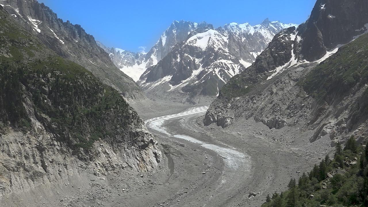 Mer de Glace au pied du Mont-Blanc [RTS]