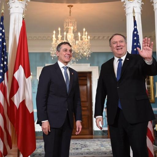 Le Conseiller fédéral Ignazio Cassis (à gauche), avait déjà rencontré le secrétaire d'Etat américain Mike Pompeo à Washington en février dernier. [AFP - Eric BARADAT]