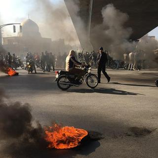 Une manifestation contre la hausse du prix du pétrole à Isfahan en Iran. [AFP]