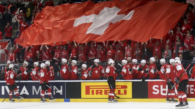 L'équipe suisse de hockey sur glace et ses supporters aux championnats du monde 2019 en Slovaquie. [Keystone - Ronald Zak]
