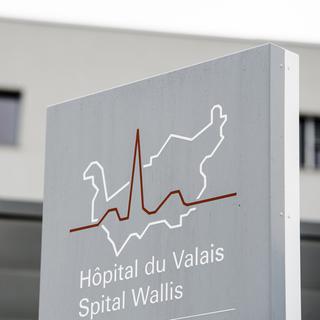 L'entrée du site de Sion de l'Hôpital du Valais. [Keystone - Jean-Christophe Bott]