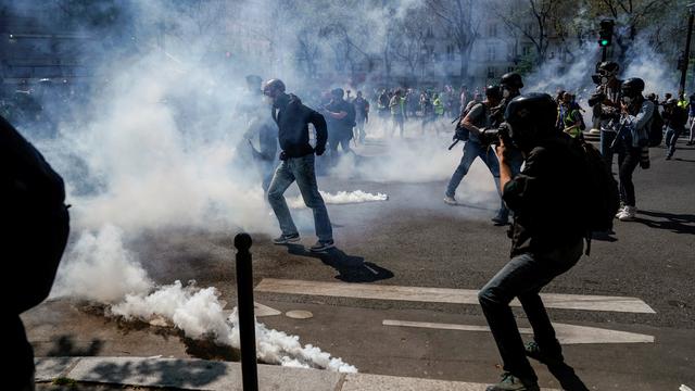 Scènes de heurts dans les rues de Paris, ce samedi 20 avril 2019. [AFP - Lionel Bonaventure]