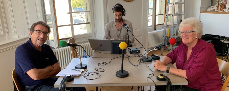 Marianne Huguenin et Antonio Da Cunha en direct de Renens avec Yves Zahno. [RTS]