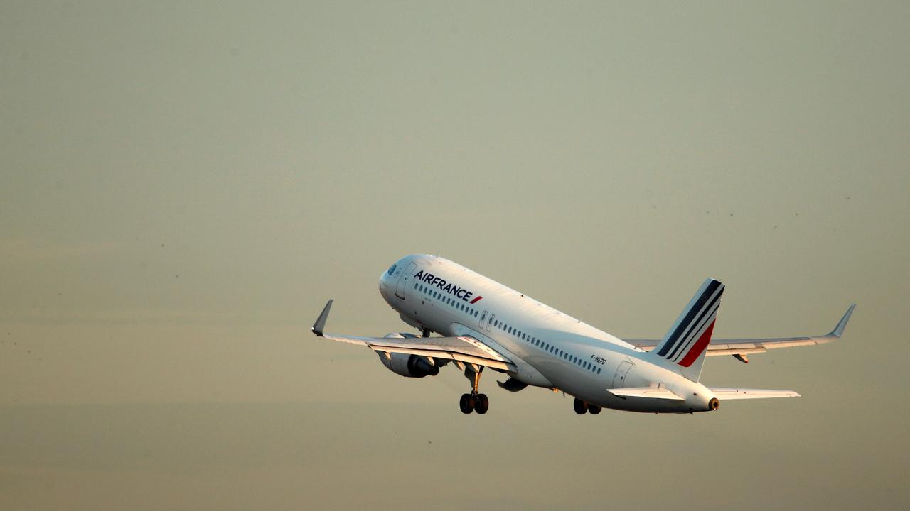 La France va mettre en place une écotaxe de 1,50 à 18 euros sur les billets d'avion. [Reuters - Christian Hartmann]