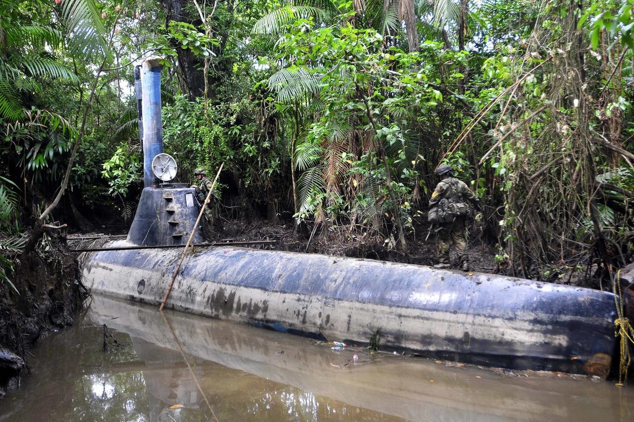 Un narco sous-marin retrouvé dans la jungle colombienne en février 2011, avec une capacité de transporter huit tonnes de cocaïne. [Keystone - CARLOS ORTEGA]