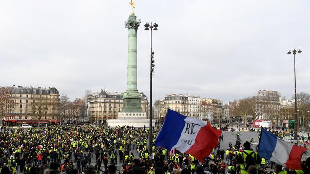 Les "gilets jaunes" se rassemblent sur la place de la Bastille, à Paris, samedi 12 janvier. [AFP - Bertrand Guay]