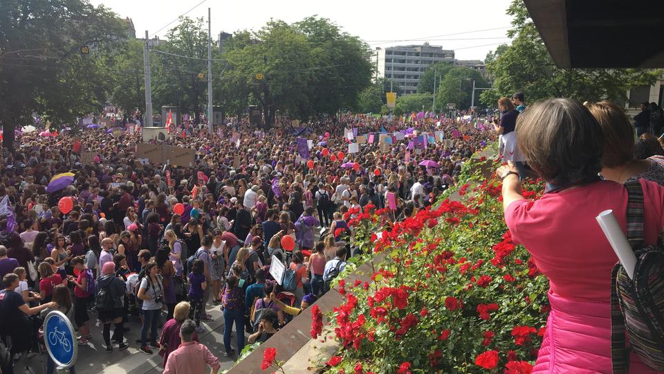 Manifestation à Genève pour la grève des femmes. [Caroline Briner]