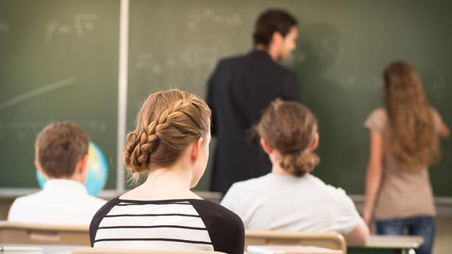 Une plateforme électronique pour faciliter l'organisation des remplacements à l'école obligatoire à Fribourg. [Fotolia - Kzenon]