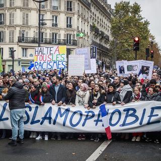 Une marche contre l’islamophobie réunit plusieurs milliers de personnes à Paris. [EPA-Keystone - Christophe Petit Tesson]