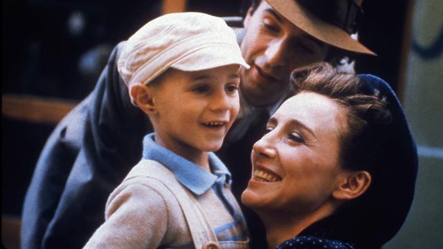 Les acteurs Roberto Benigni, Nicoletta Braschi et Giorgio Cantarini. [Melampo Cinematografica / Cecchi / Collection ChristopheL/AFP]