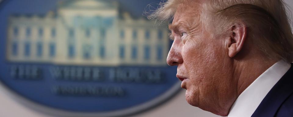 Donald Trump, lors d'une conférence de presse le 01 avril 2020. [Keystone - AP Photo/Alex Brandon]