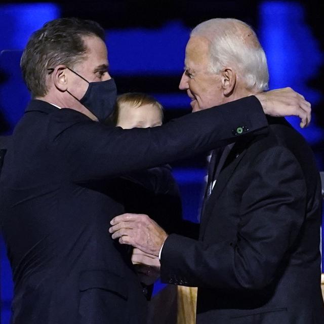 Hunter Biden et Joe Biden photographiés le 7 novembre 2020. [Keystone/AP - Andrew Harnik]